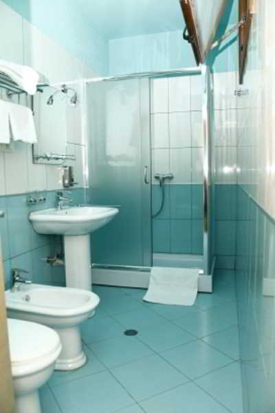 Nais Hotel 3*